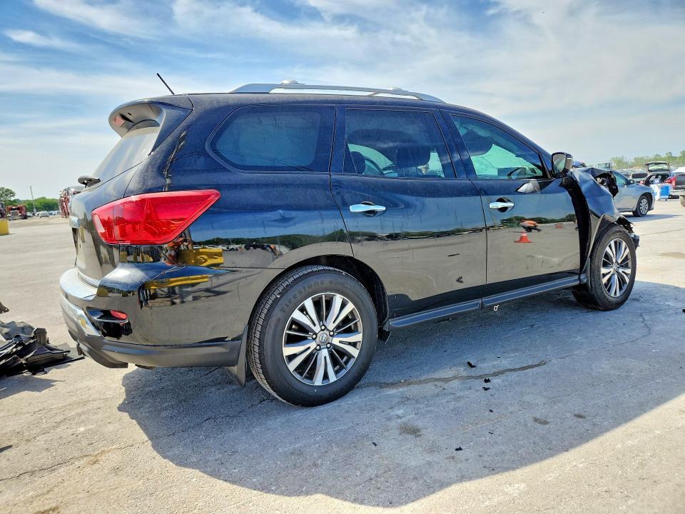 2017 Nissan Pathfinder s