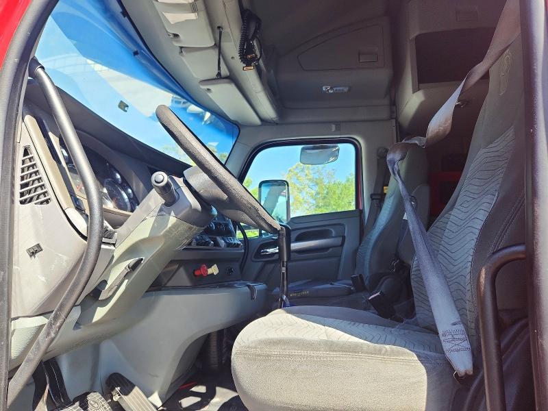 2014 Kenworth T680 Semi Truck