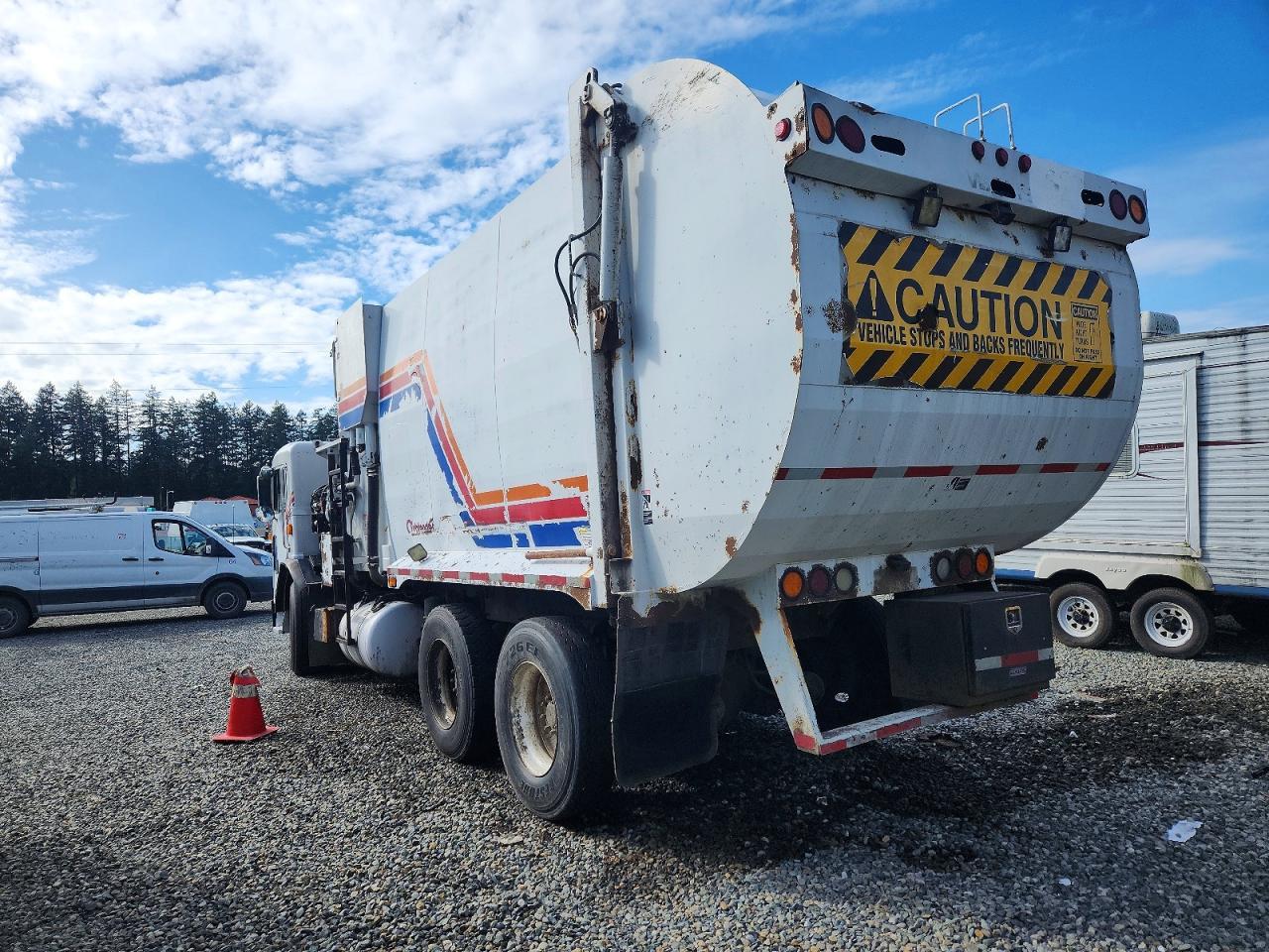 2009 Peterbilt 320 Refuse Truck