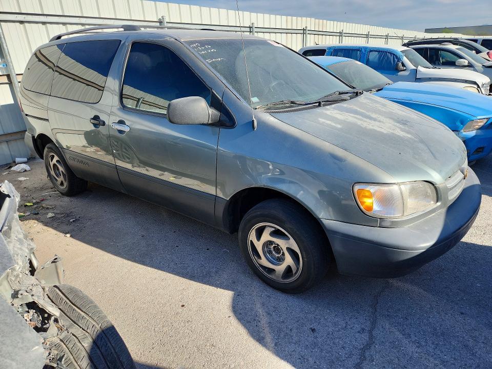 2000 Toyota Sienna le