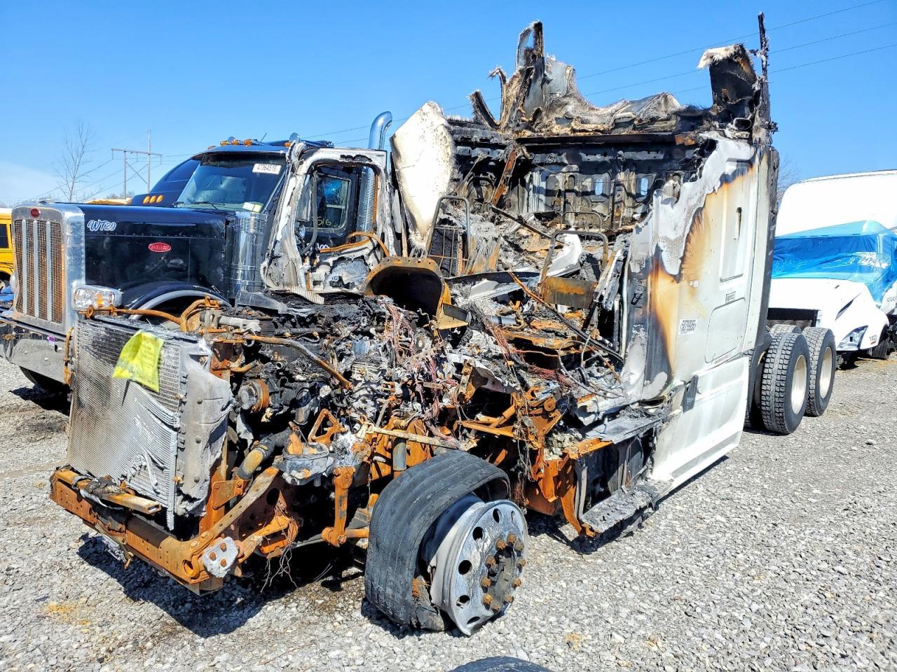2017 Freigliner 2017 Freightliner Cascadia 125 Semi Truck