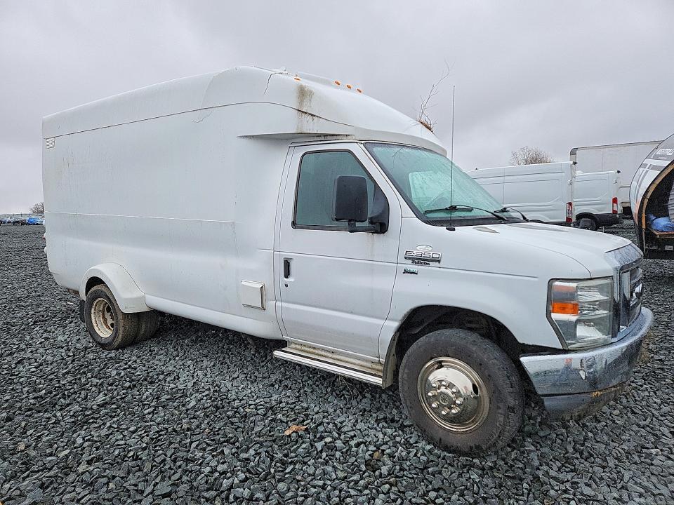 2011 Ford Econoline E350 Super Duty Cutaway van