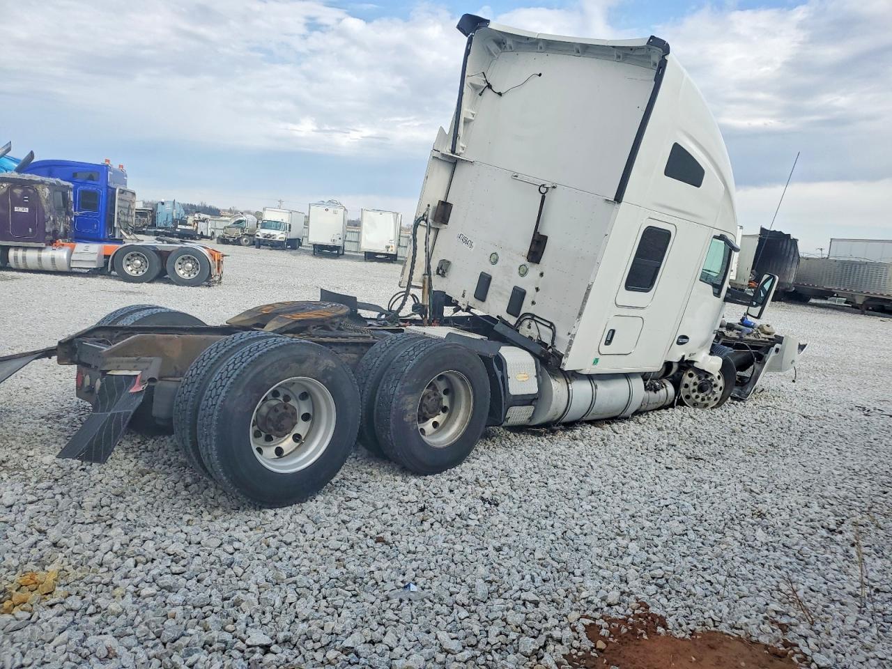 2015 Kenworth Construction T680