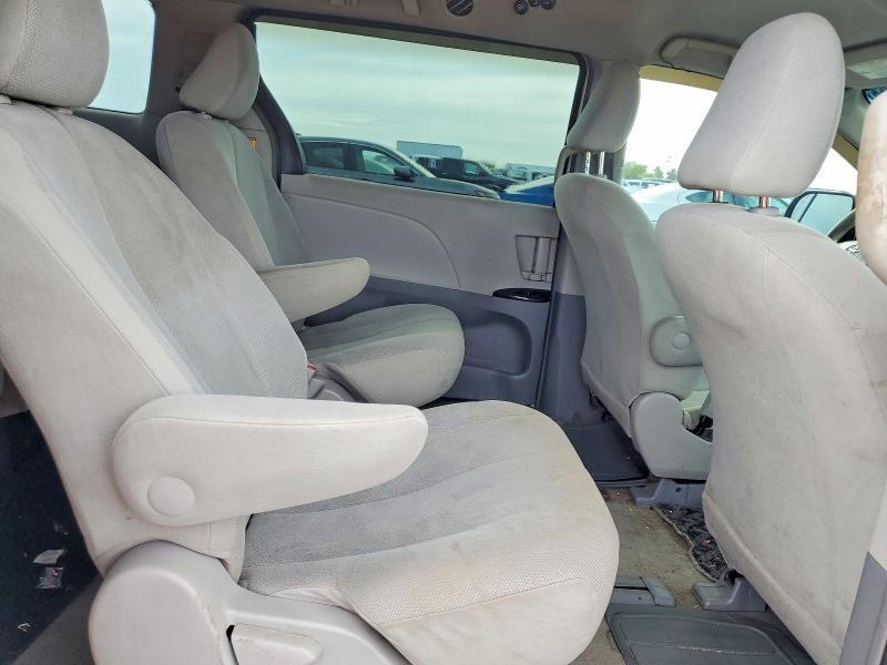 2013 Toyota Sienna l 7-passenger