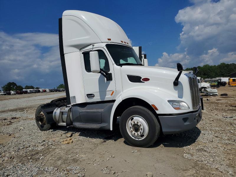 2018 Peterbilt 579 Semi Truck