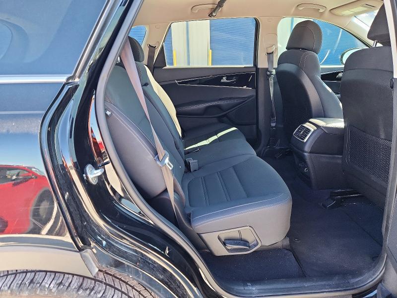 2017 KIA Sorento lx V6