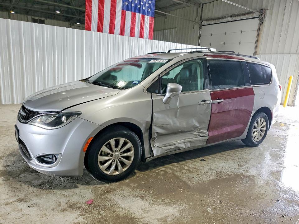 2017 Chrysler Pacifica Touring l
