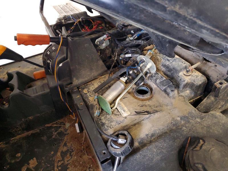 2017 John Deere 825i