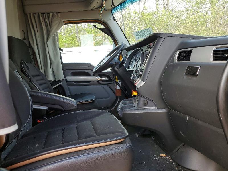 2022 Kenworth T680 Semi Truck
