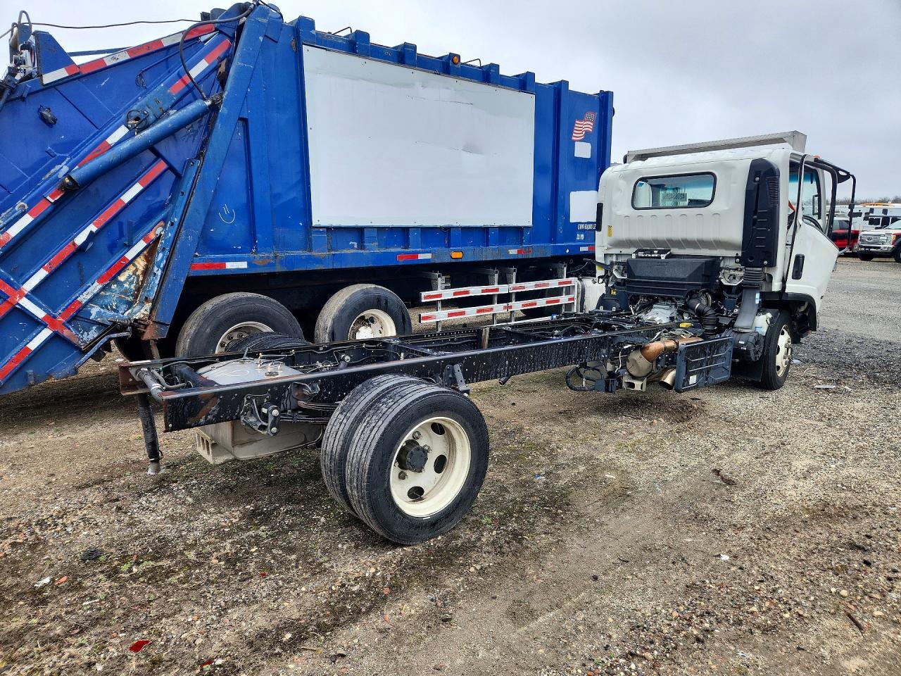 2023 Isuzu NRR Truck Cab AND Chassis