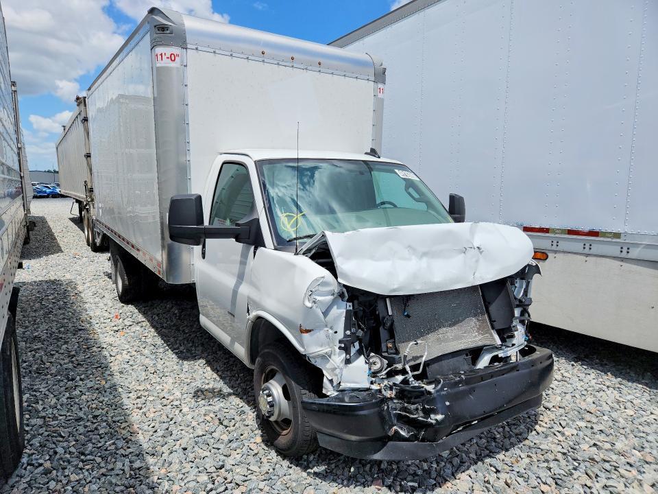 2025 Chevrolet Express BOX Truck