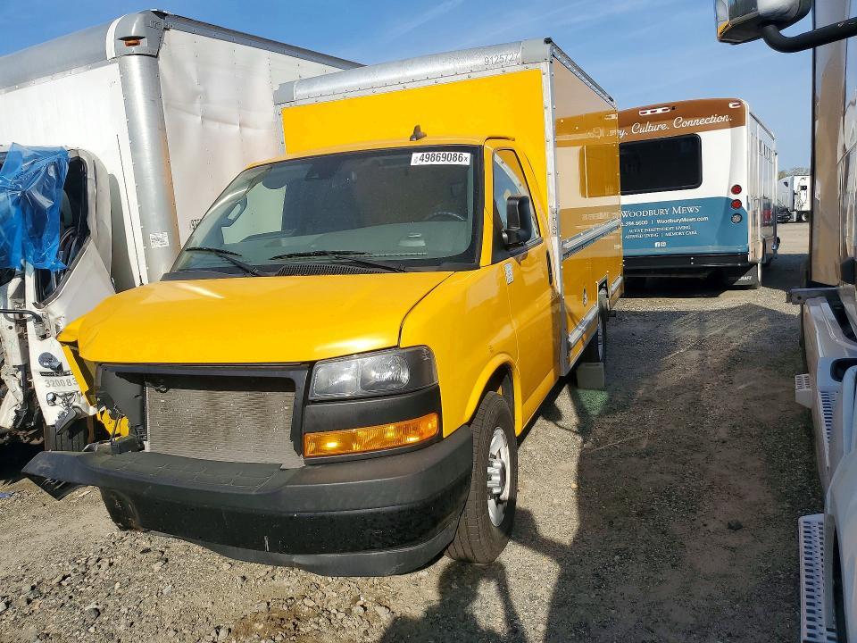 2022 GMC Savana Cutaway G3500 BOX Truck