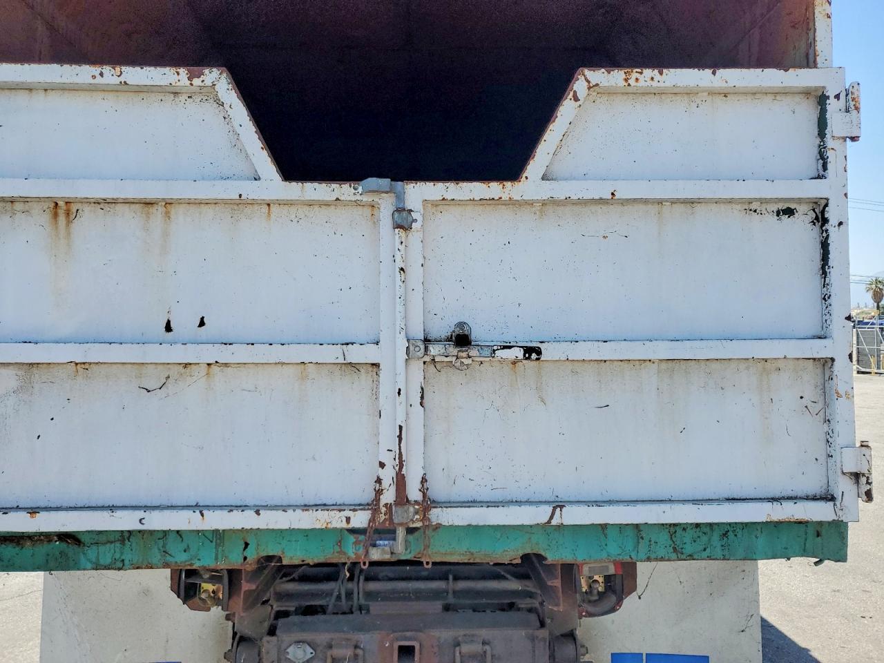 2003 GMC C5500 Chipper Truck