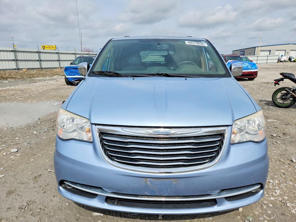 2013 Chrysler Town & Country Touring l