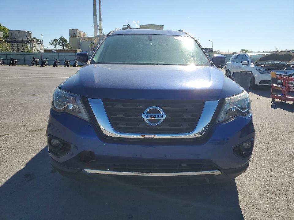 2017 Nissan Pathfinder sv