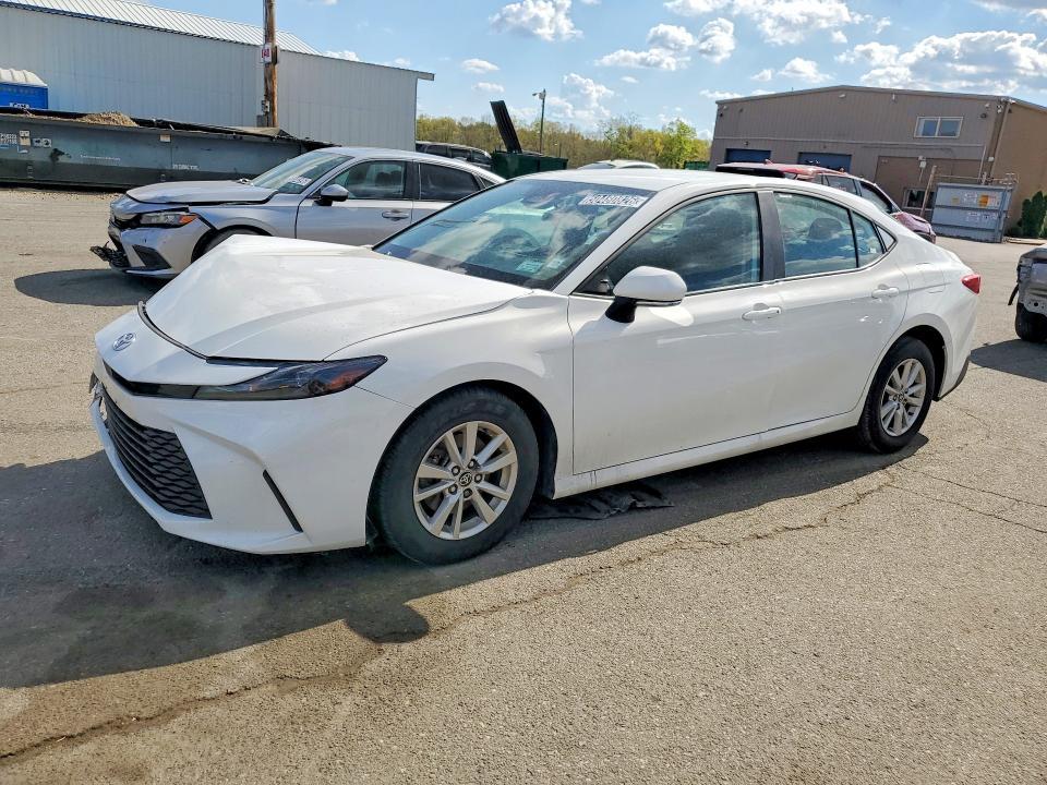 2025 Toyota Camry le