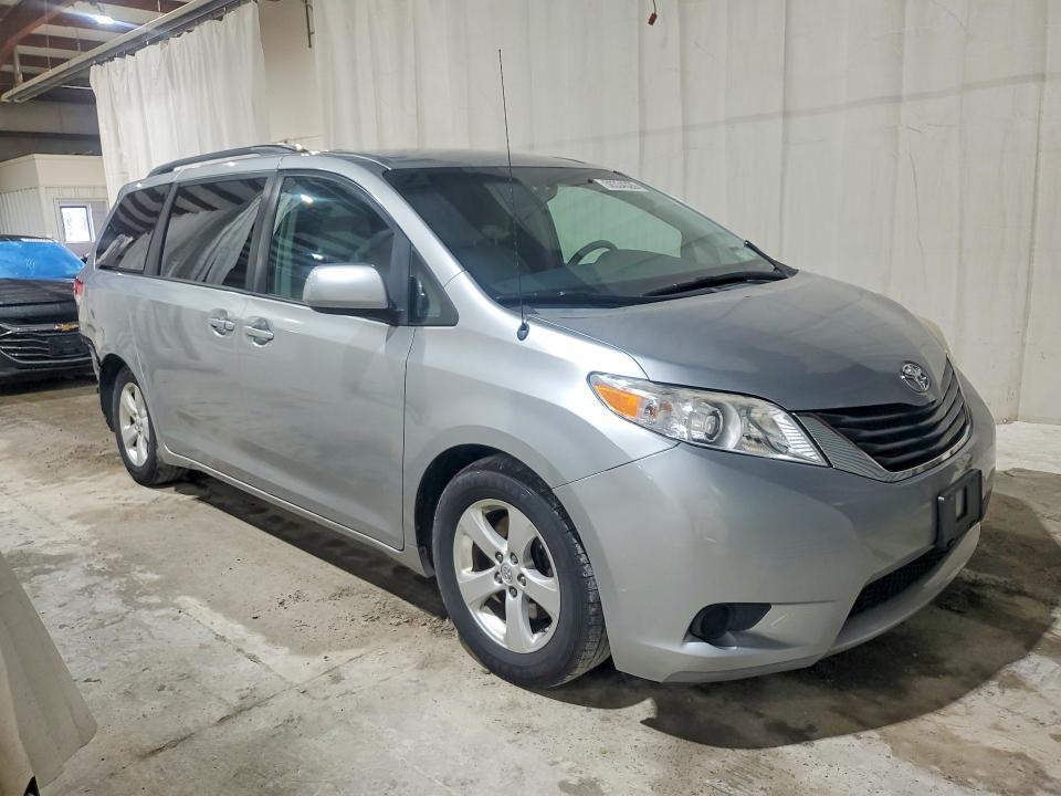 2014 Toyota Sienna le