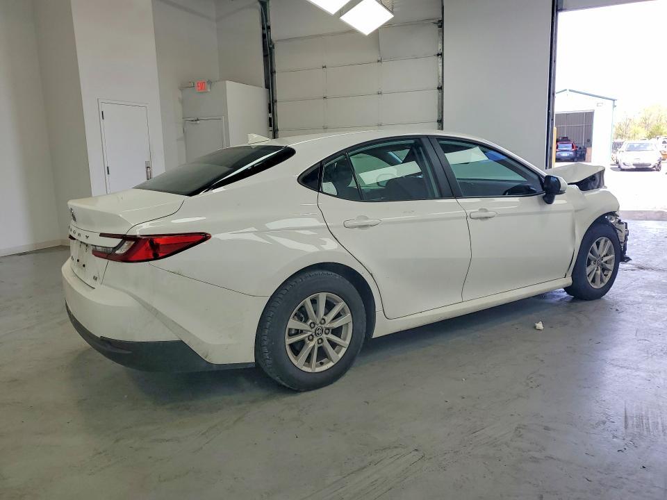 2025 Toyota Camry le