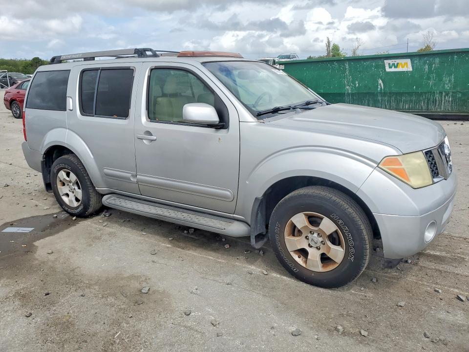 2005 Nissan Pathfinder xe
