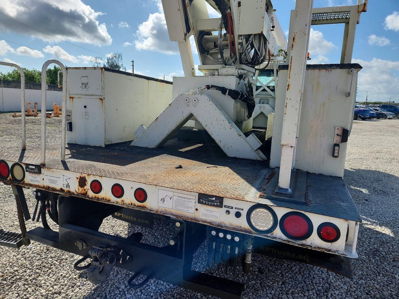 1987 International 4300 Bucket Truck