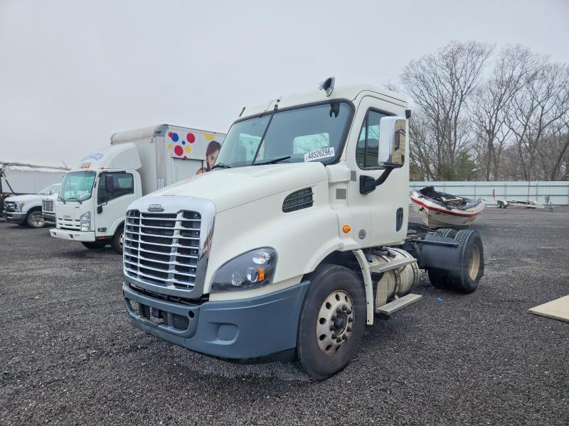 2018 Freightliner Cascadia 113 Semi Truck
