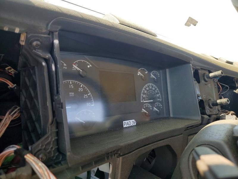 2020 Volv O VNR Semi Truck