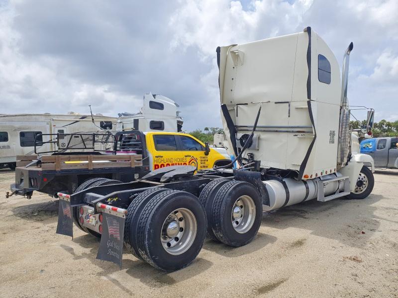 2000 Freightliner Conventional FLD120 Semi Truck