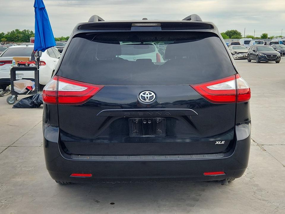 2015 Toyota Sienna xle 8-passenger