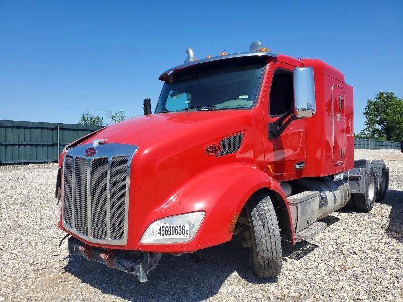2017 Peterbilt 579 Semi Truck