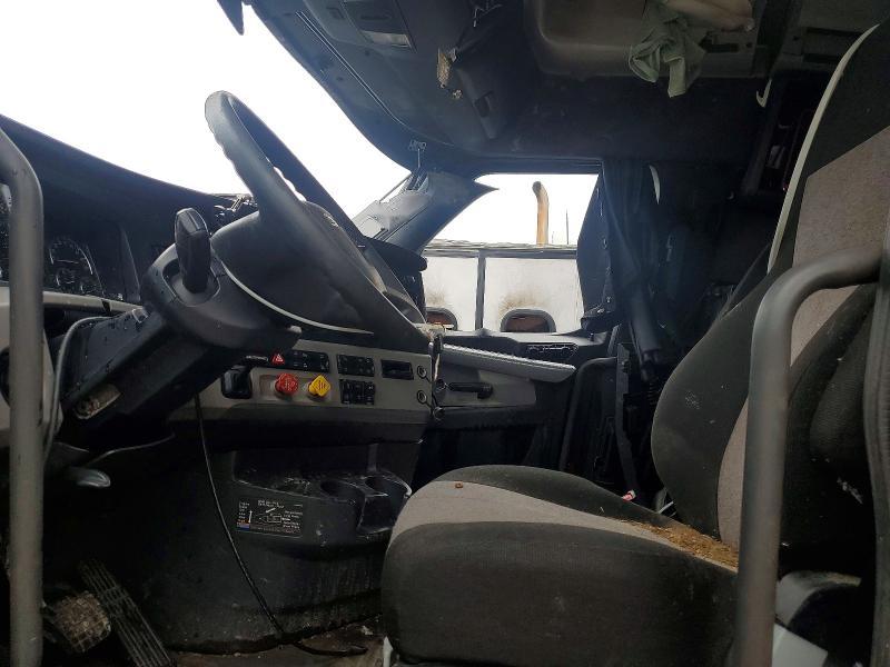 2020 Freigliner Cascadia 126