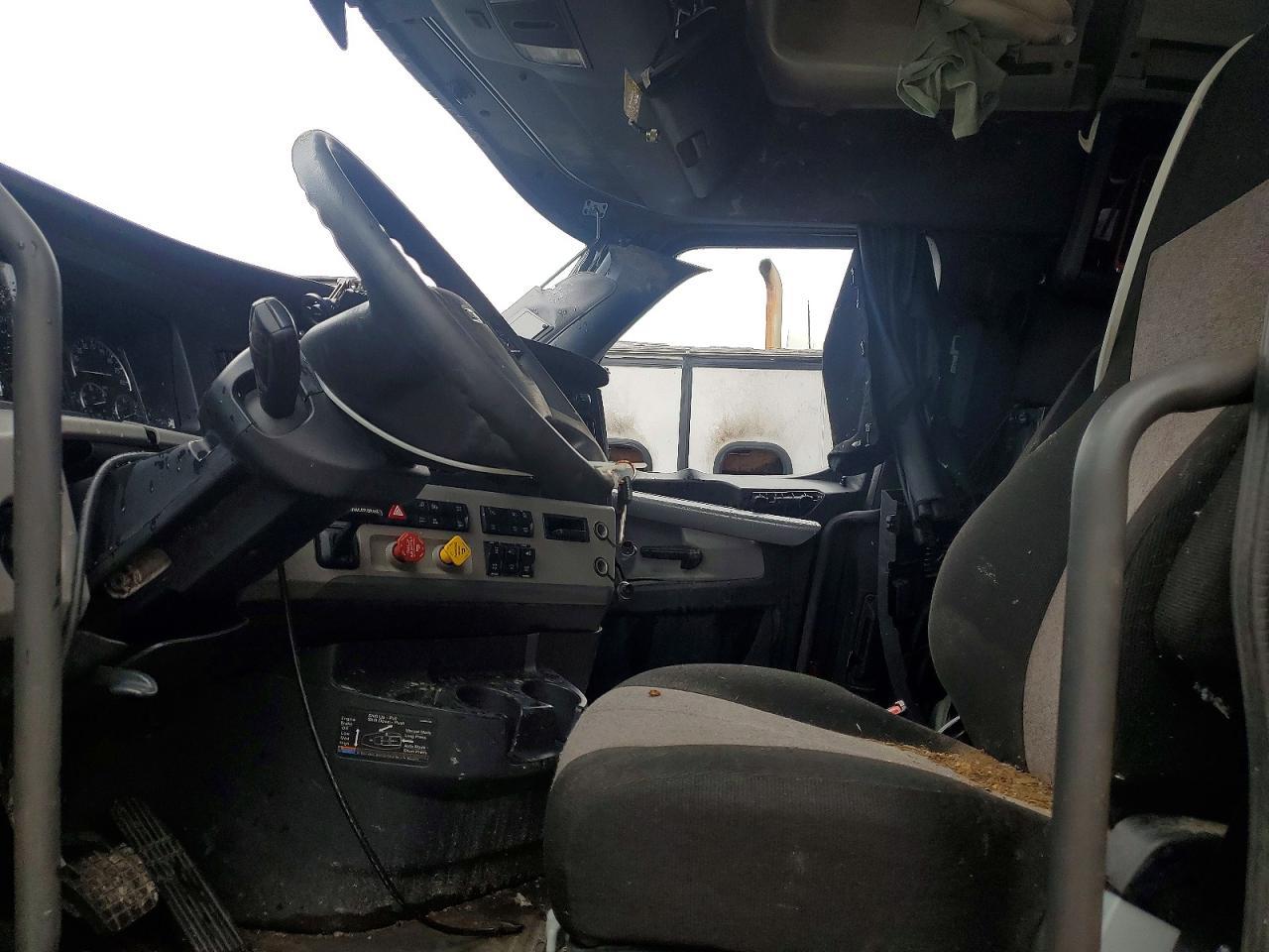 2020 Freigliner Cascadia 126