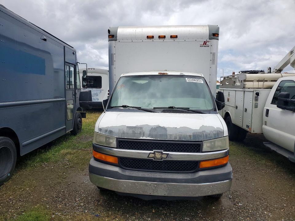 2013 Chevrolet Express box Truck