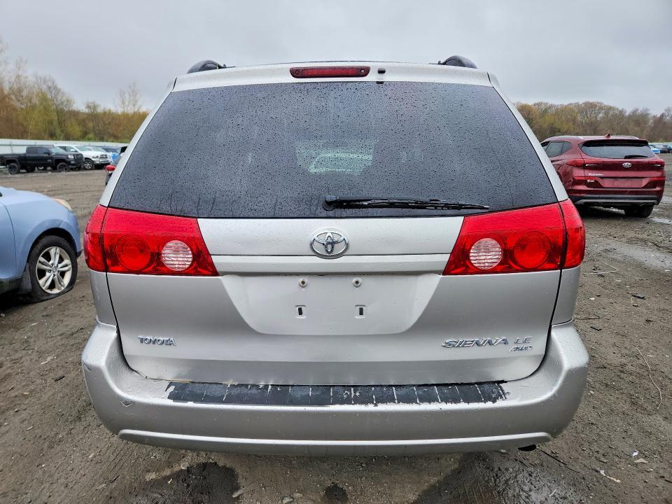2010 Toyota Sienna le