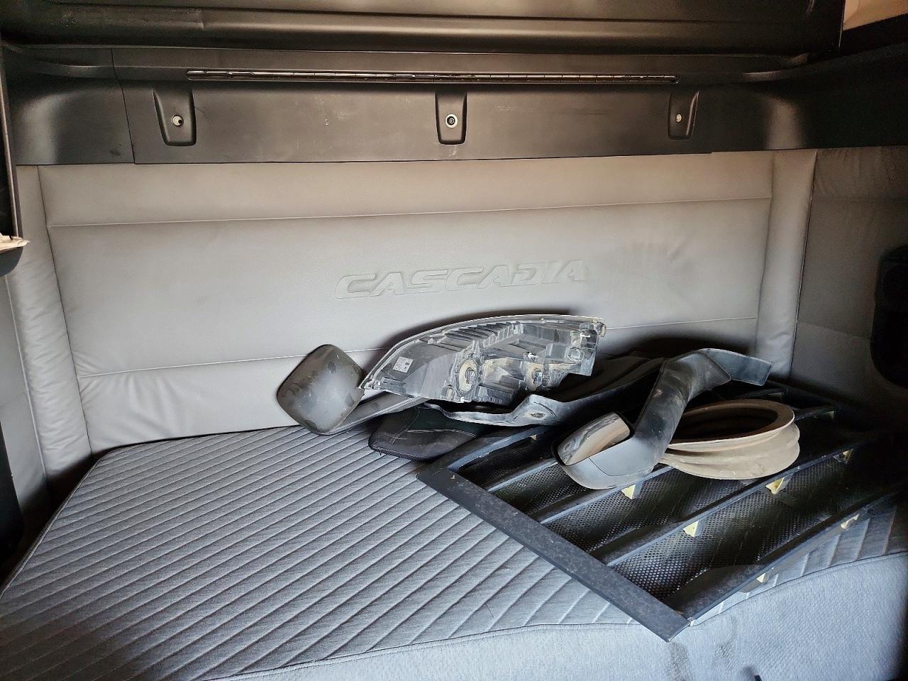 2020 Freigliner 2020 Freightliner Cascadia Semi Truck