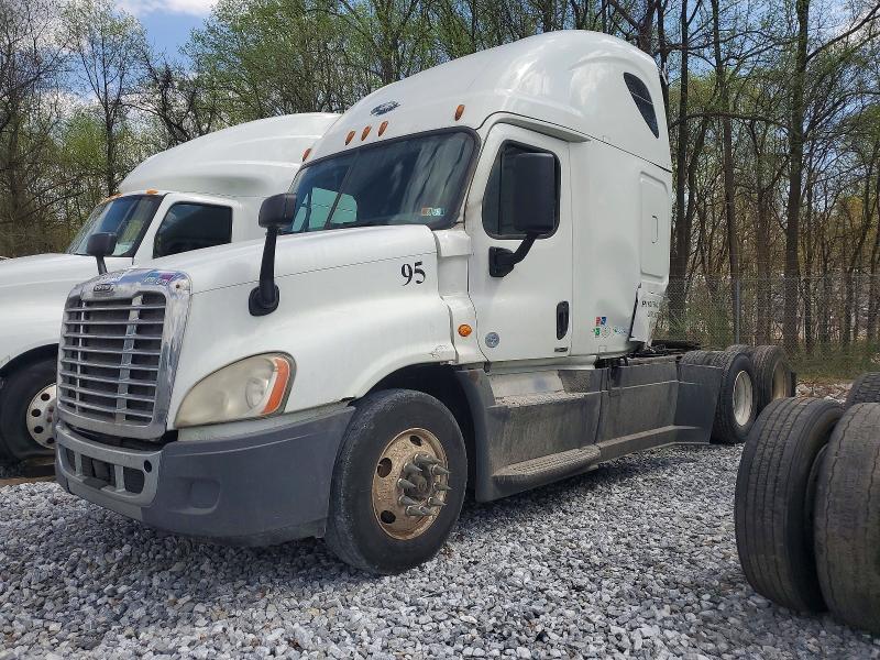 2016 Freightliner Cascadia 125 Semi Truck