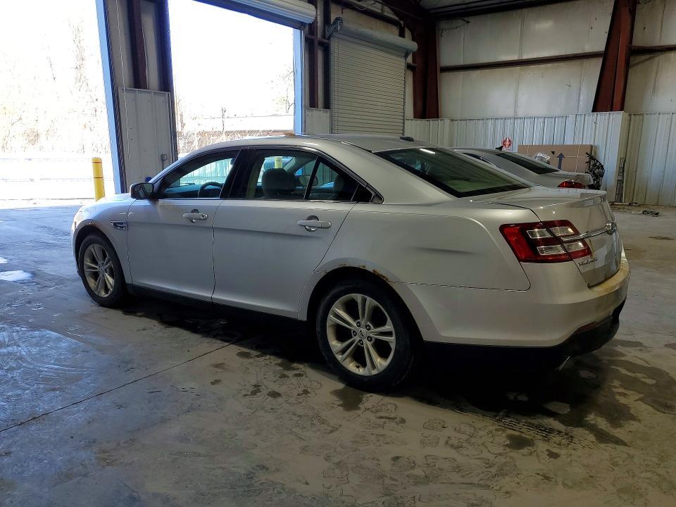 2015 Ford Taurus se