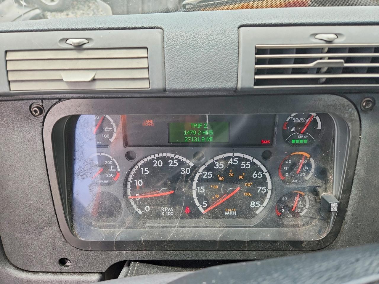 2016 Freightliner Cascadia 125 Semi Truck