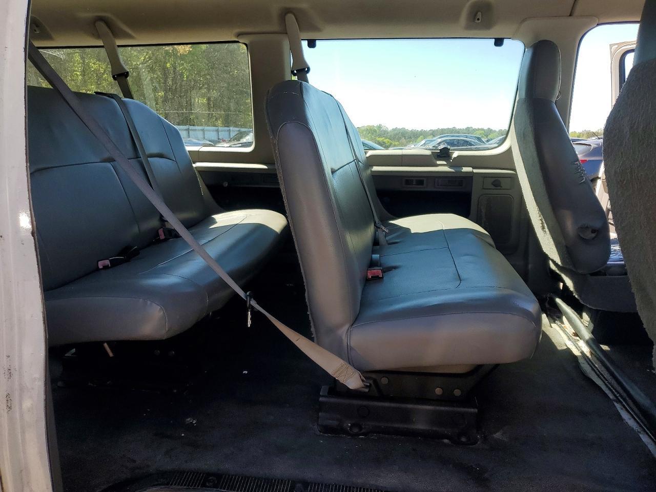 2010 Ford Econoline E350 Super Duty Wagon