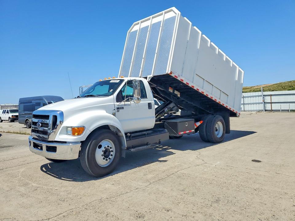 2015 Ford F650 Super Duty Chipper Truck