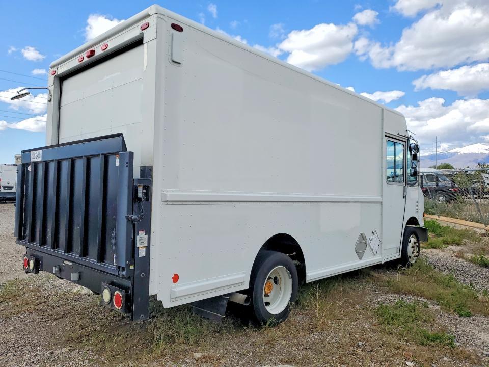 2004 Freightliner MT45 Chassis Delivery Truck