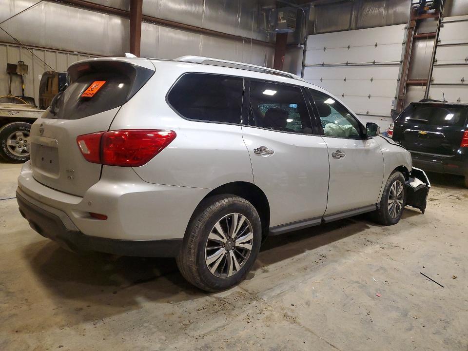 2019 Nissan Pathfinder sv