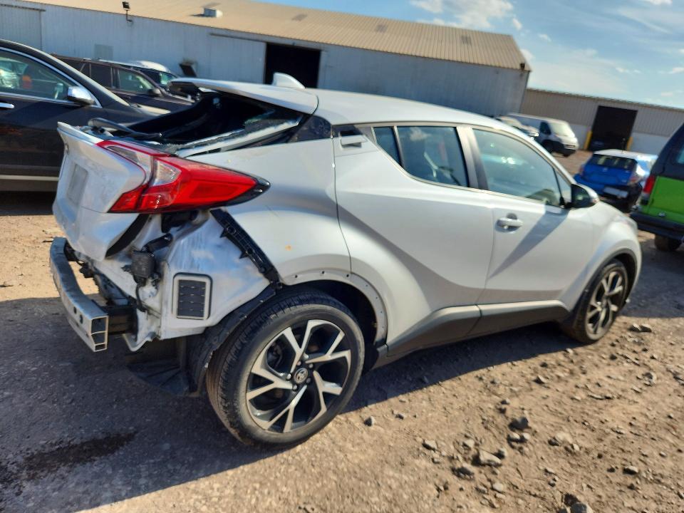 2022 Toyota C-hr xle