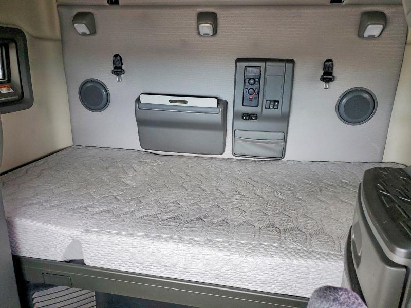 2021 Volv O VNL Semi Truck