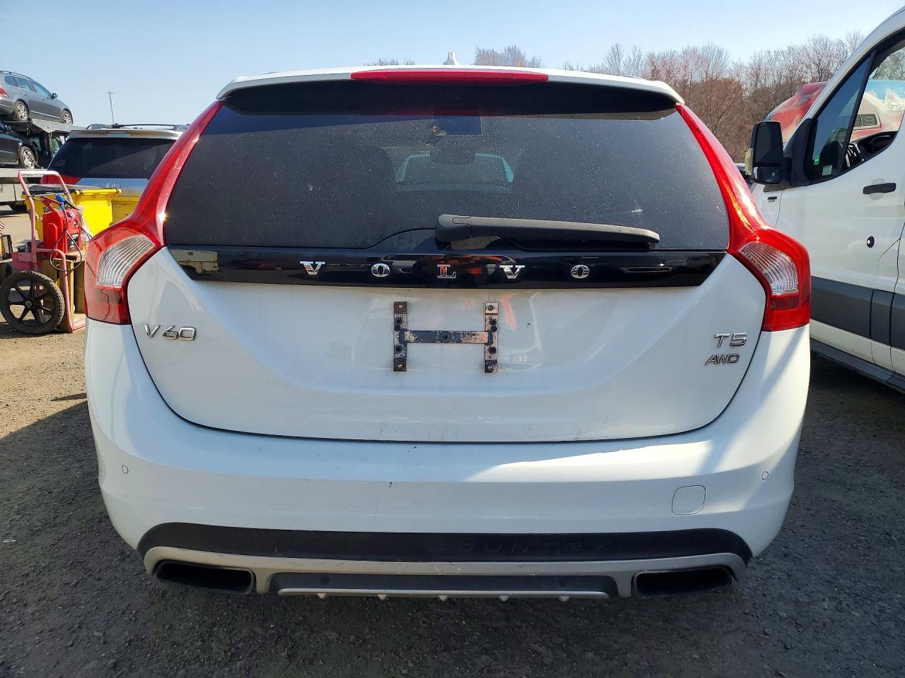 2015 Volvo V60 Cross Country Premier