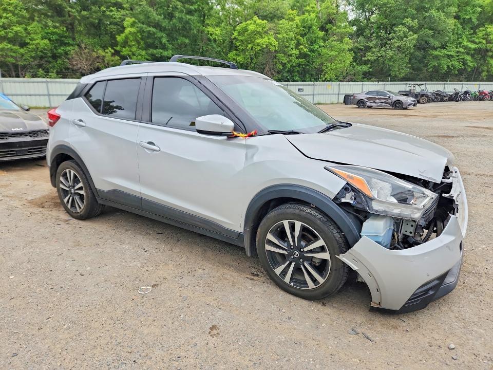 2018 Nissan Kicks sv