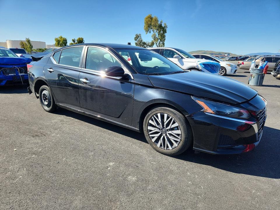 2023 Nissan Altima sv
