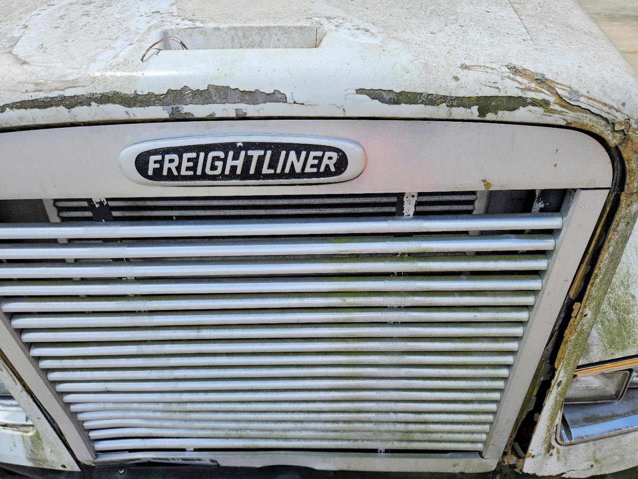 1999 Freightliner Conventional FLD120