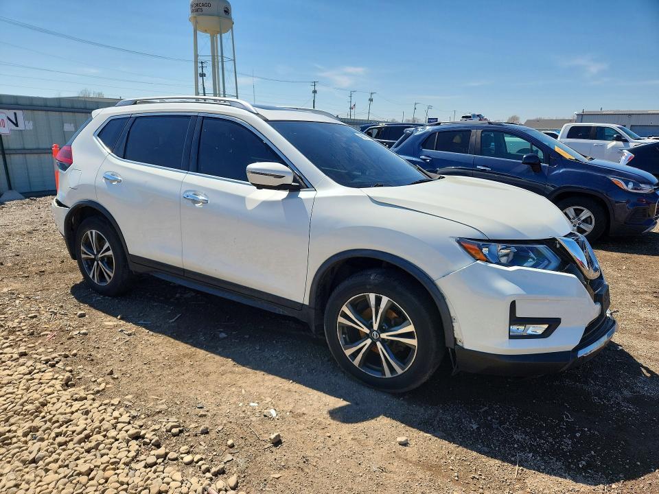 2020 Nissan Rogue sv