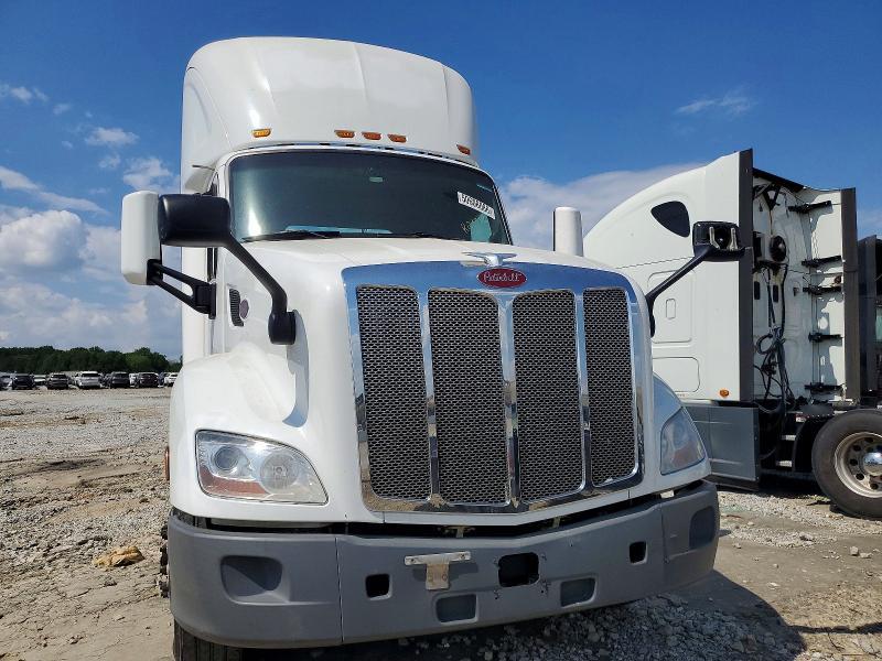 2018 Peterbilt 579 Semi Truck