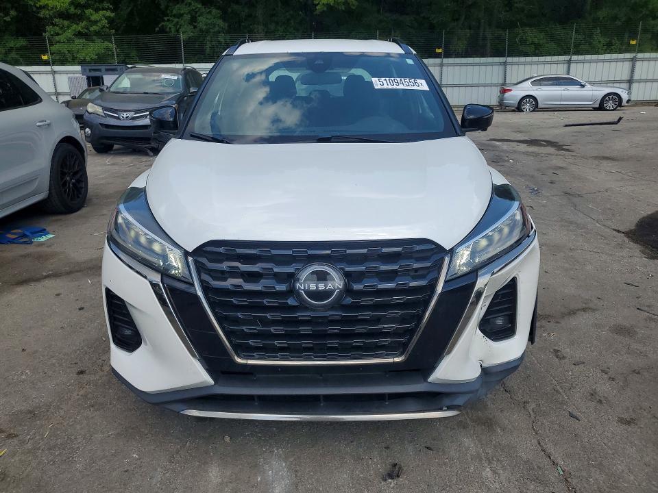 2022 Nissan Kicks sr